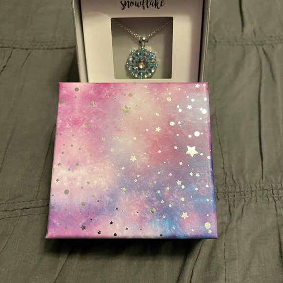 Snowflake Necklace - Picture 2 of 2